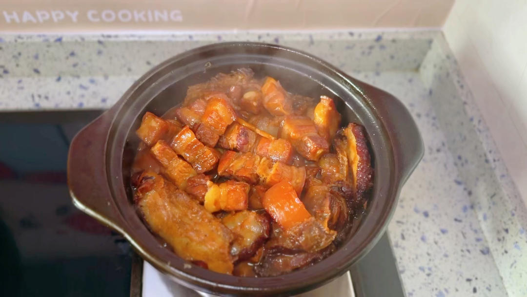 红烧肉炖鹌鹑蛋
