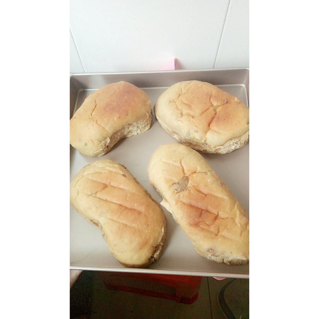 香蕉核桃仁软欧