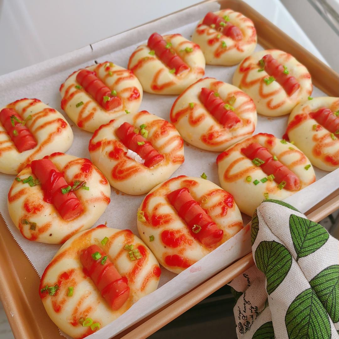 咸香美味‼️一口爆浆❗️黑椒迷你肠仔包