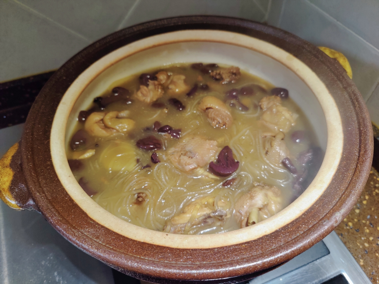 松蘑粉条炖土鸡的做法 步骤7