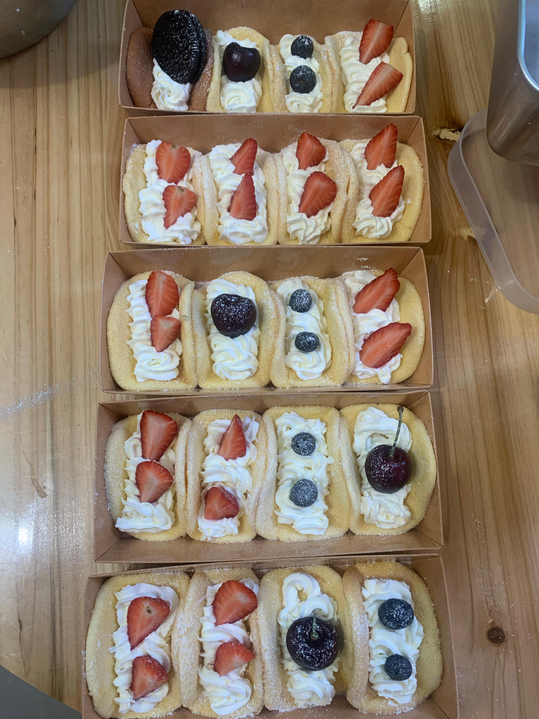 草莓抱抱卷