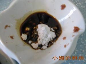 酸梅子焖排骨的做法 步骤8