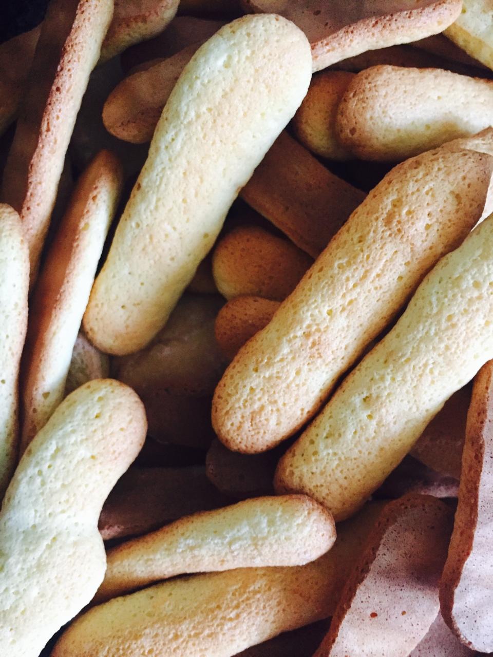 鸿鸿爱瑜做的ladyfinger手指饼干