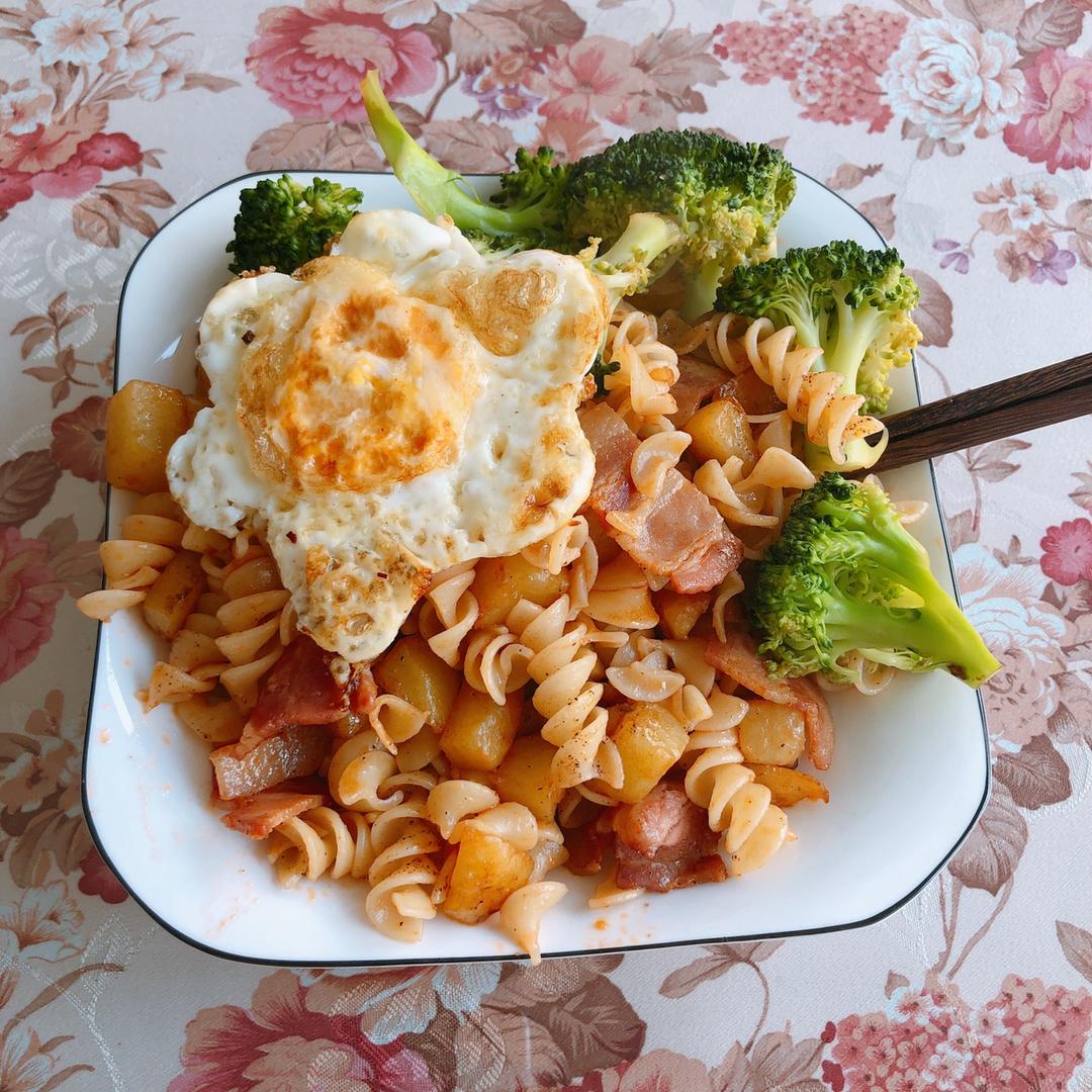 土豆培根炒意大利面