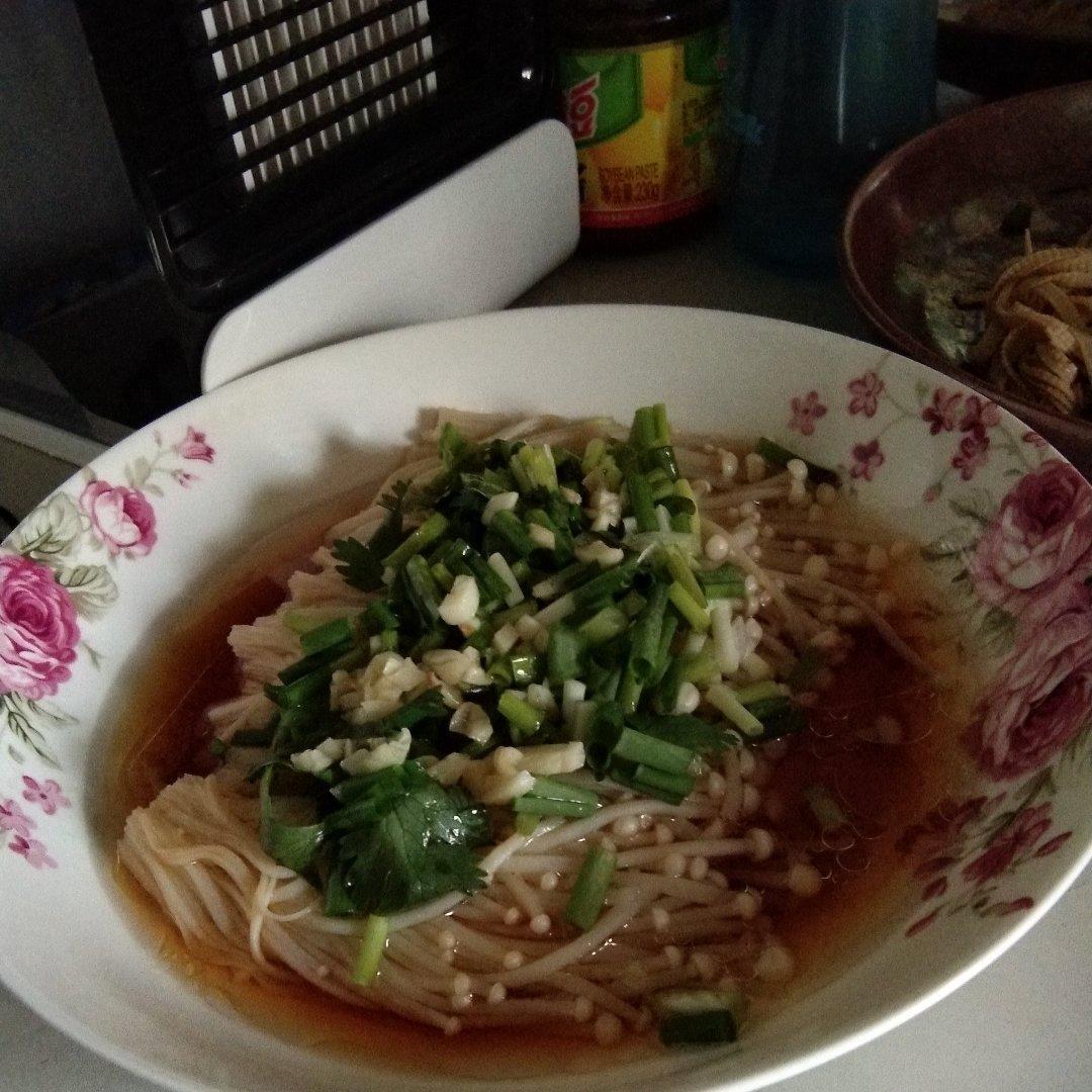 凉拌金针菇