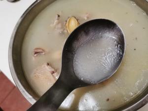 鲜美大补的鲍鱼炖鸡汤的做法 步骤6