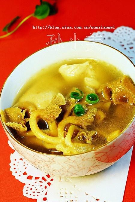 黄蘑鸡汤的做法