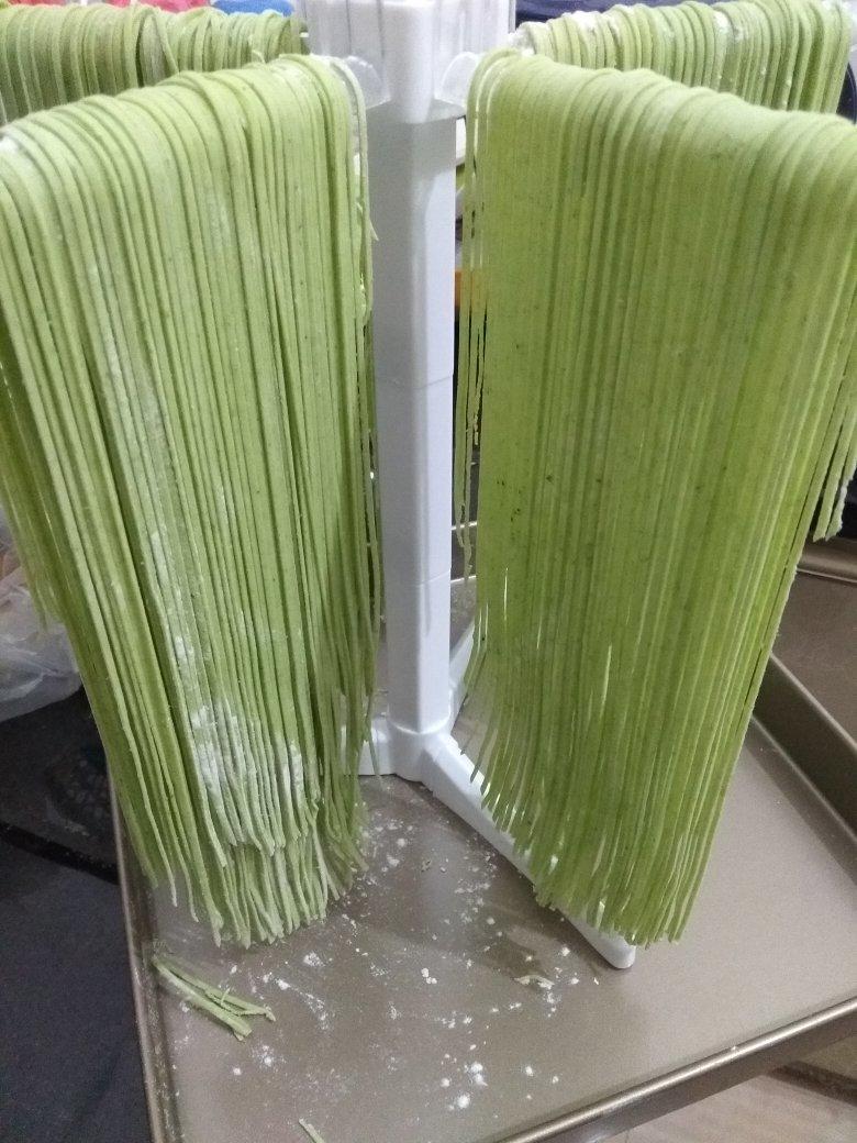 自制纯天然蔬菜汁彩色面条