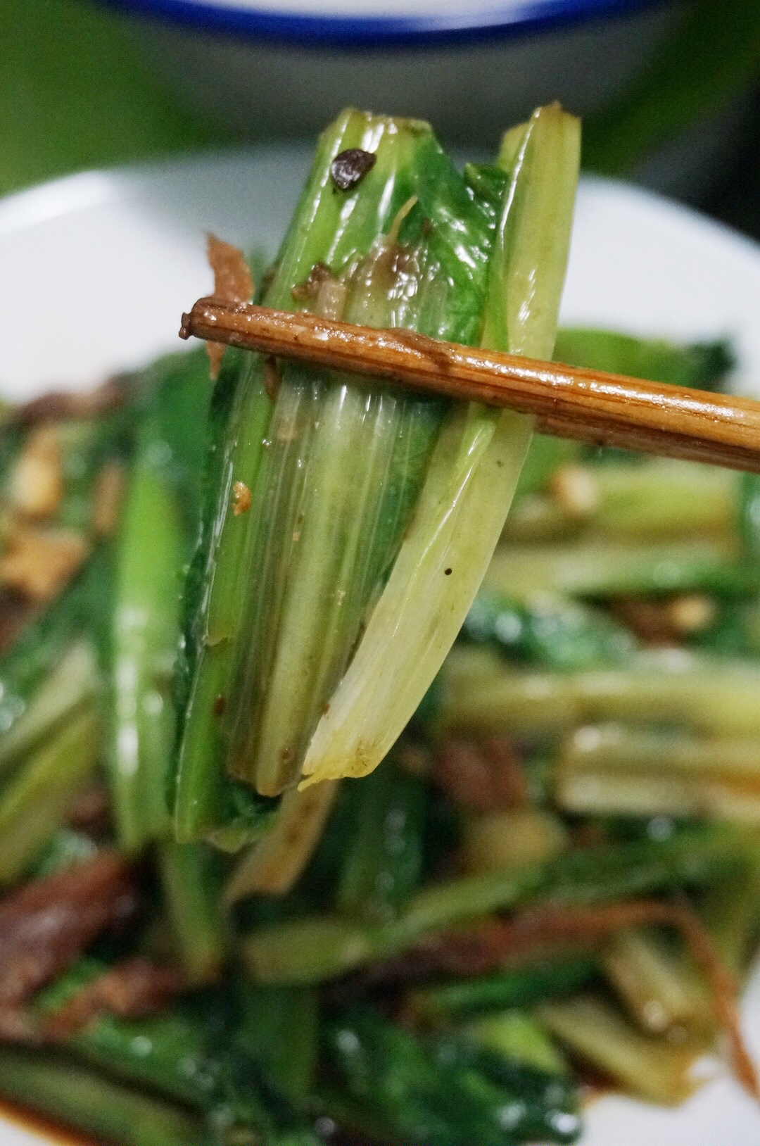 家常粤菜：豆豉鲮鱼炒油麦菜的做法 步骤4