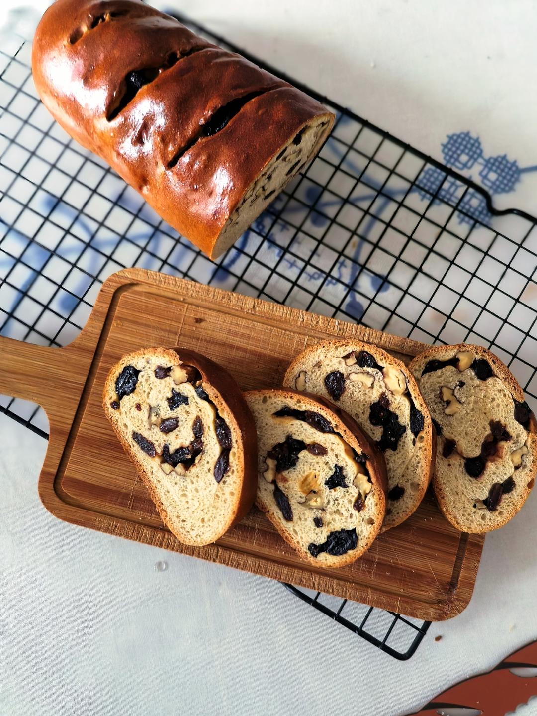 非一般的黑啤酵种俄罗斯果仁大列巴Nut Bread(一次发酵）