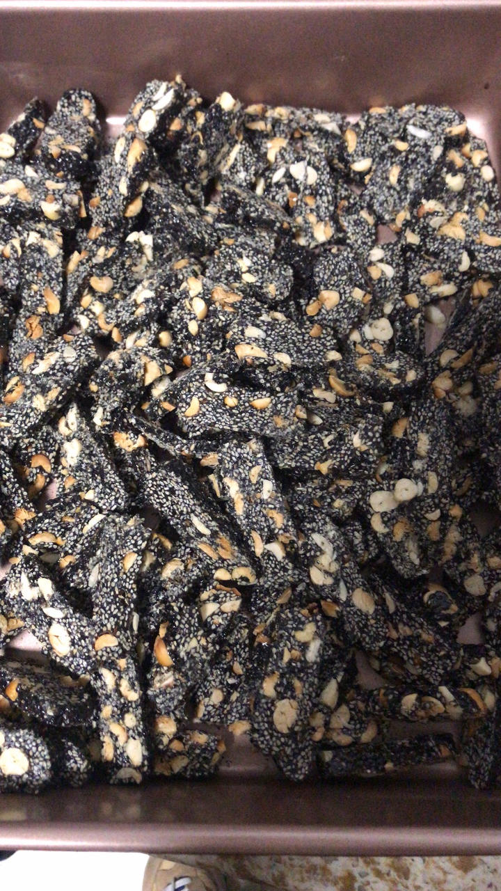 自制白糖蜂蜜芝麻花生糖