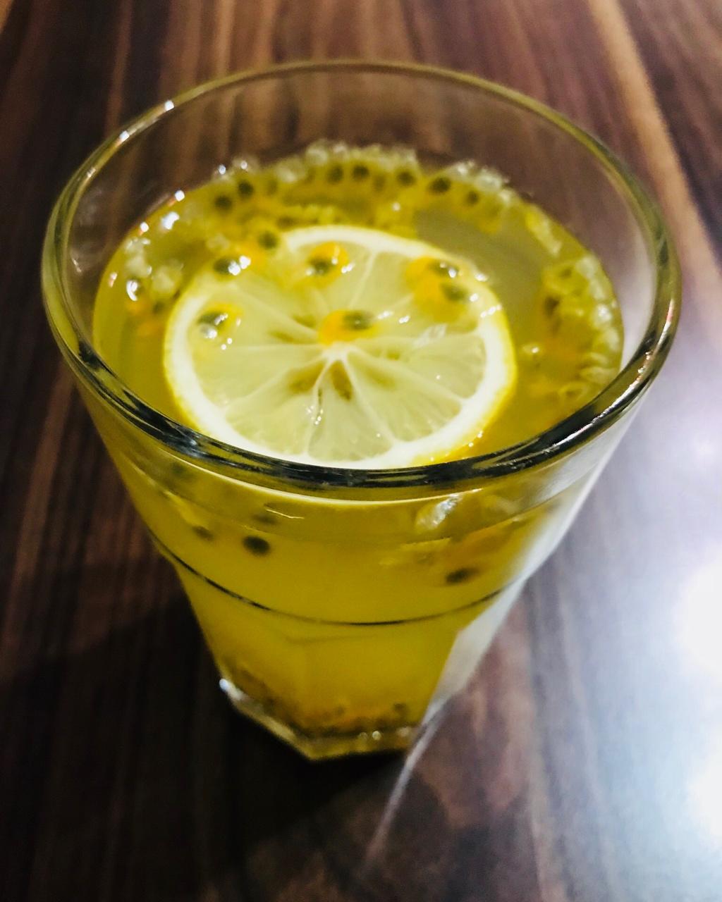 小蛋糕静静做的百香果柠檬蜂蜜茶