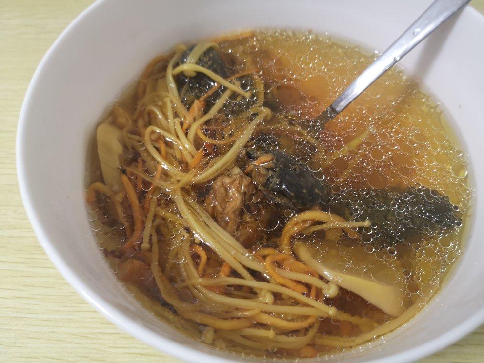 菌菇乌鸡汤