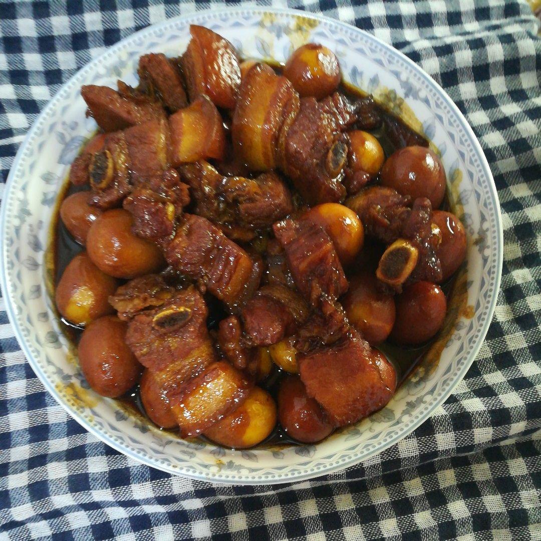 加了鹌鹑蛋后，这盘红烧肉，美味的逆天啦——鹌鹑蛋烧肉（孔瑶食谱）