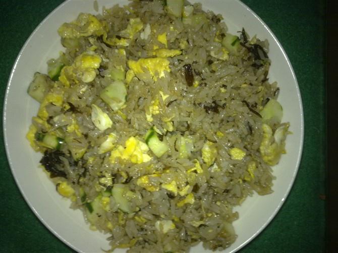 榄菜蛋炒饭的做法