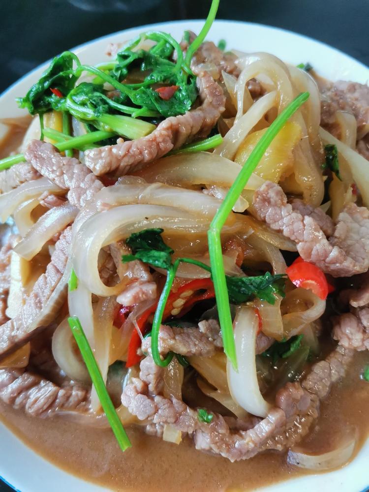 减肥菜，洋葱炒牛肉的做法