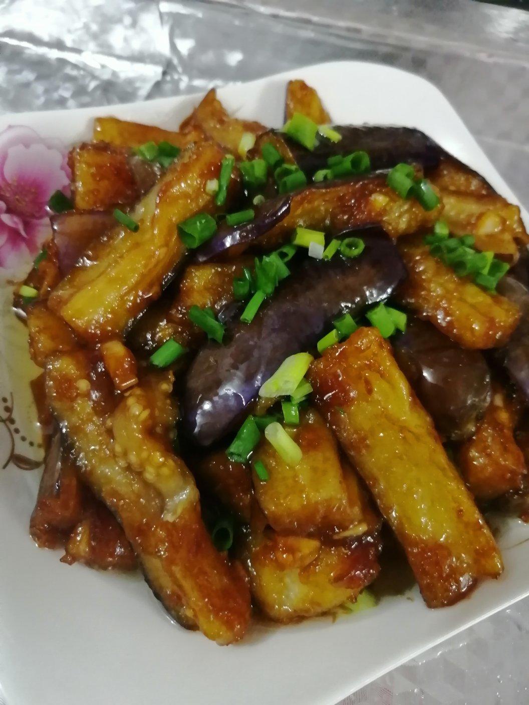 红烧茄子（佐西红柿尖椒）