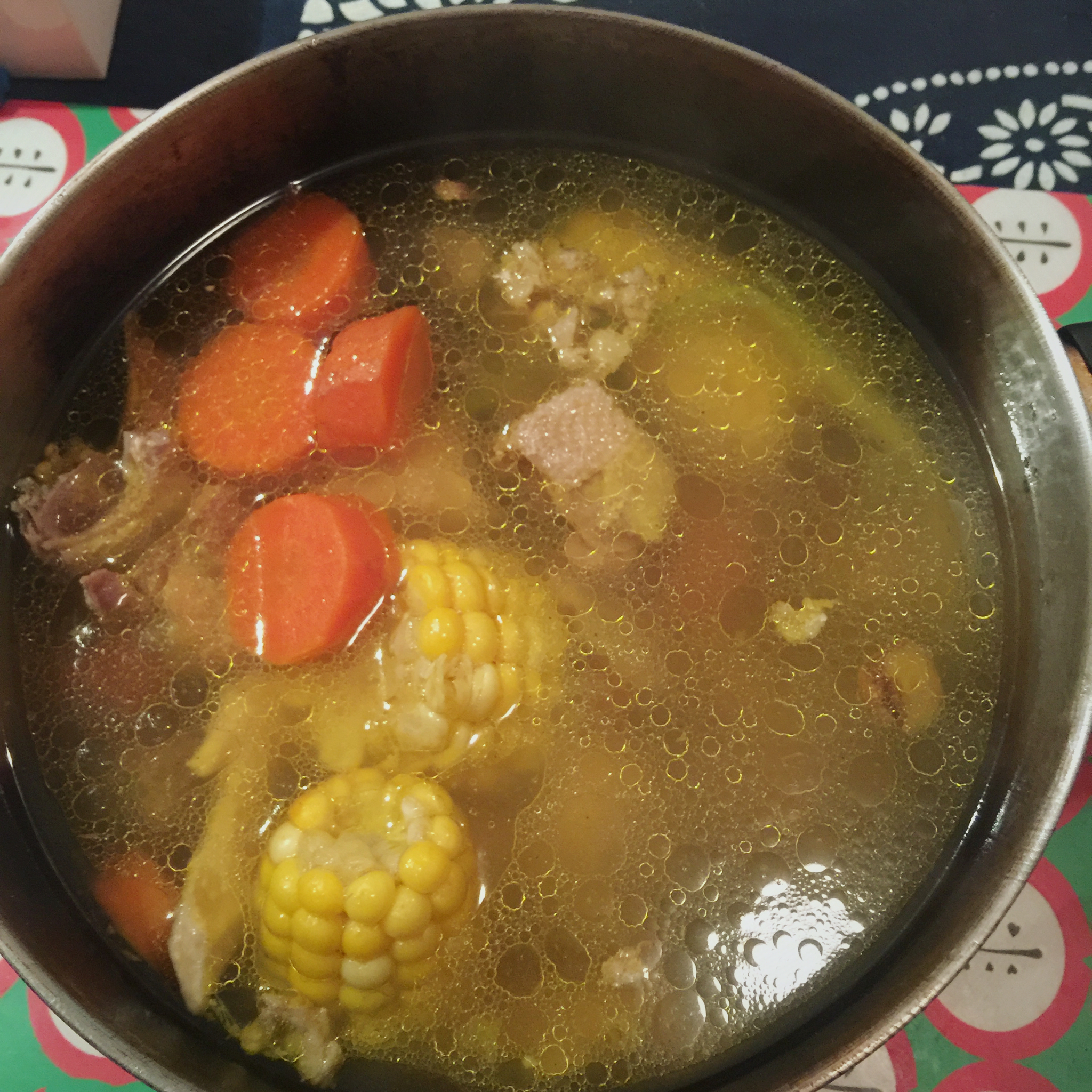 胡萝卜玉米鸡汤