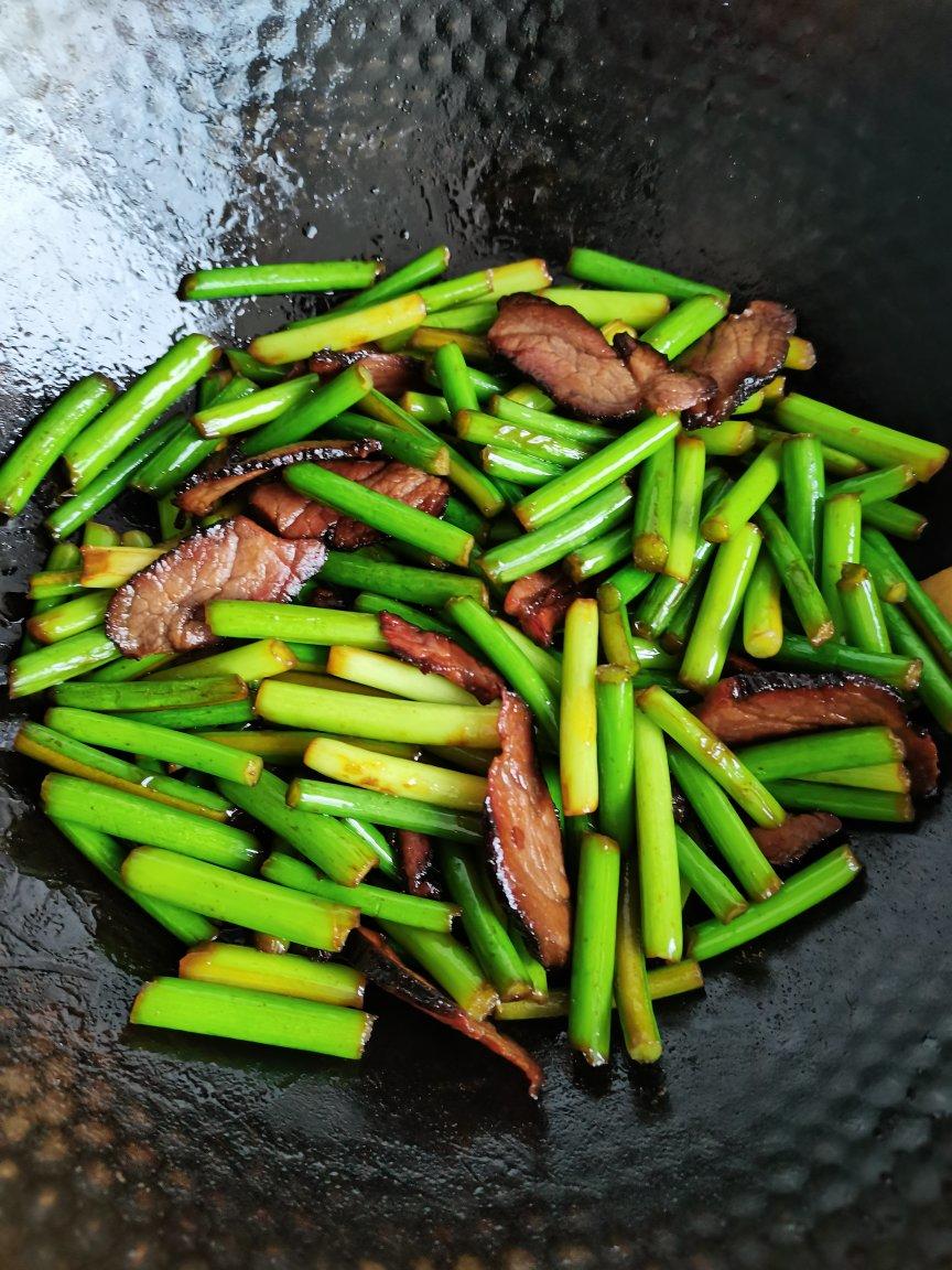 酱油肉炒蒜薹马克西姆不粘锅