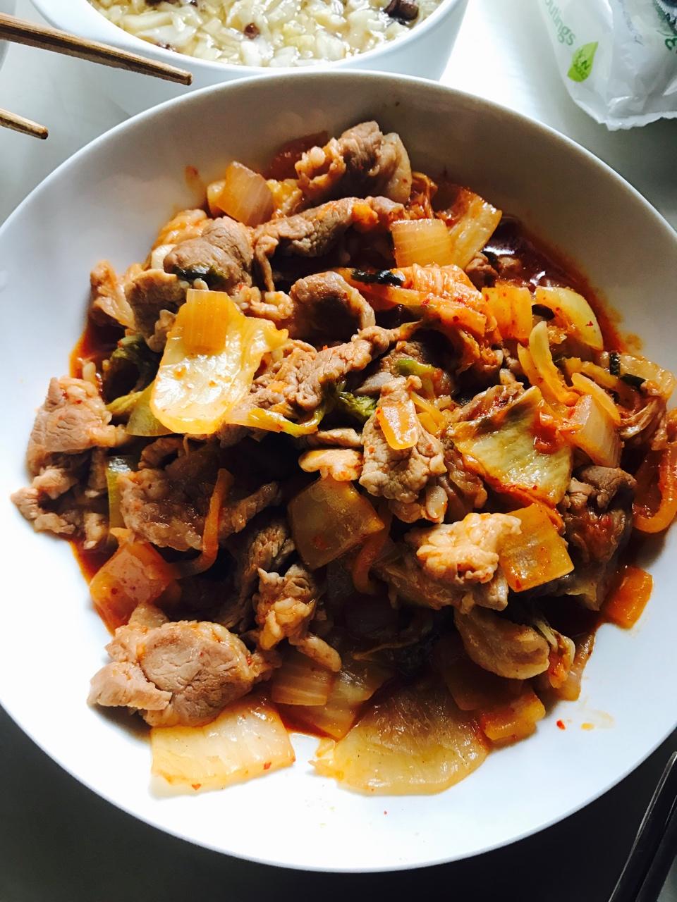 辣白菜炒五花肉