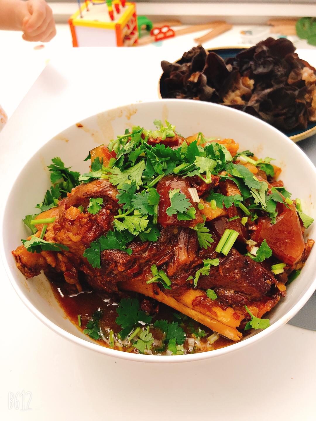 家常简单酱骨棒