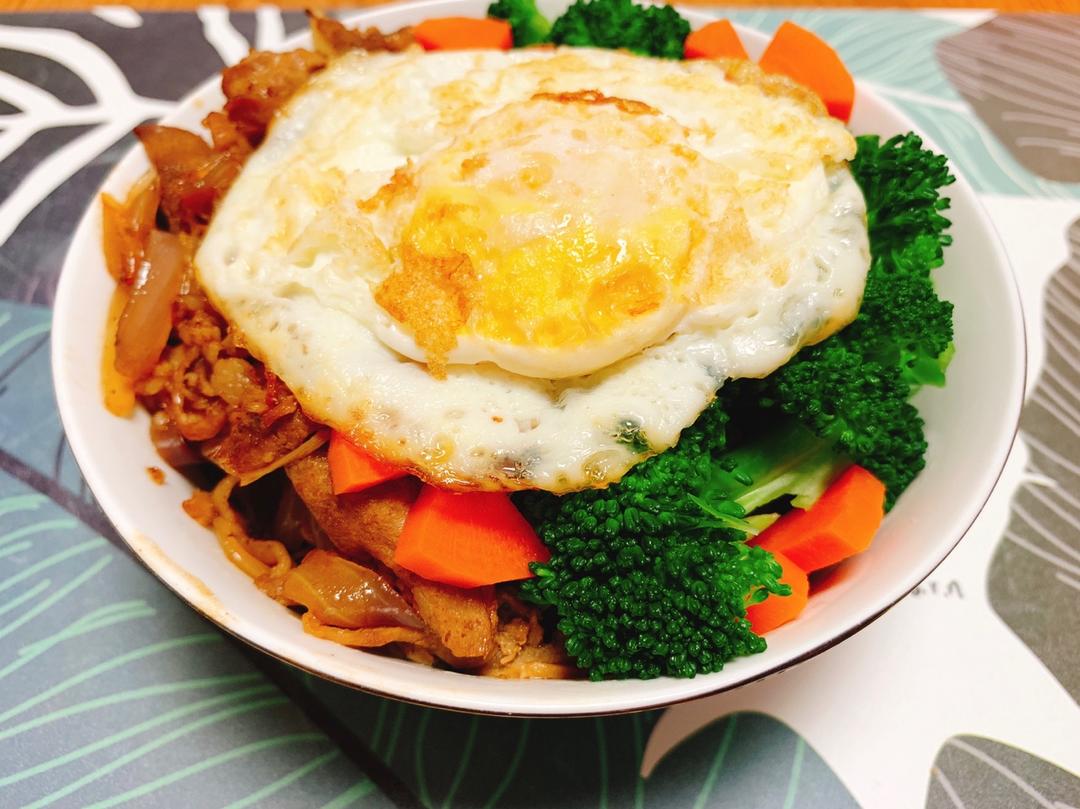 日式肥牛盖饭（牛丼）——巨好吃的超级简易懒人版