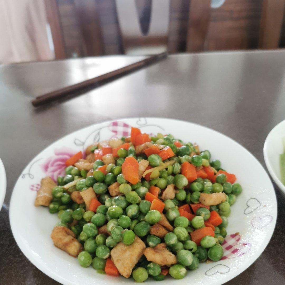 豌豆炒肉丁