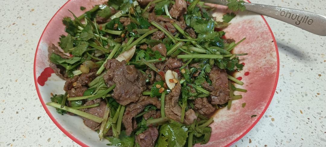 好吃到让人颤抖的香菜拌牛肉