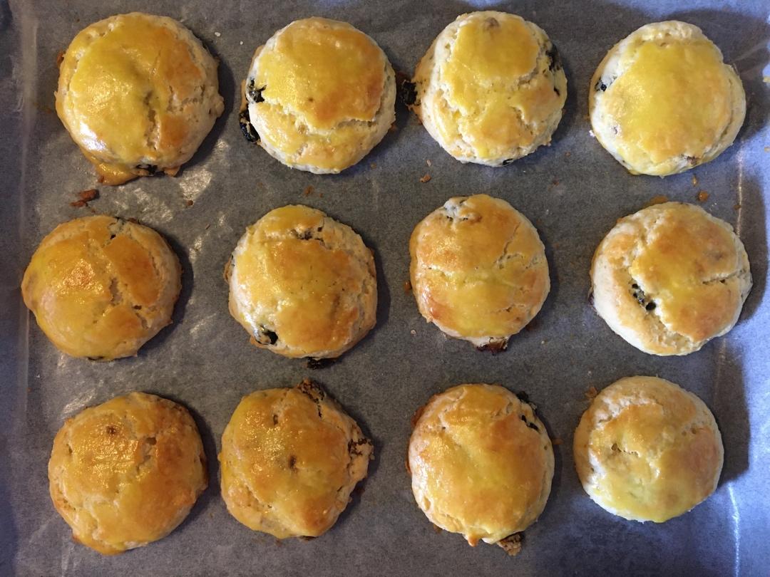 超级松软完美裂纹的司康-English scones