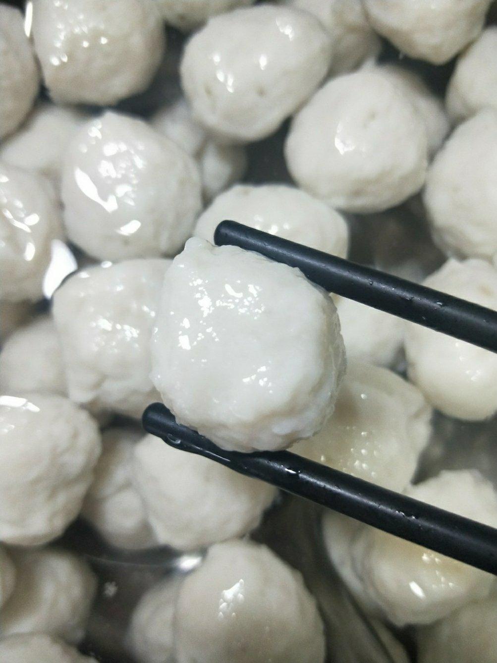 英姐厨房a做的厨师长教你鱼丸火锅的正宗做法汤浓肉鲜很适合老人孩子