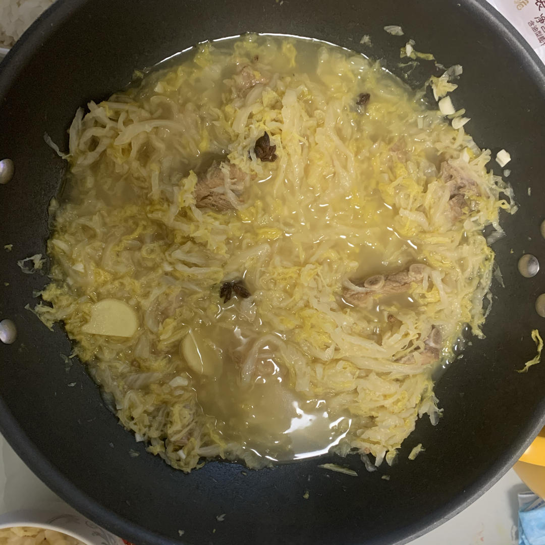 东北酸菜炖排骨