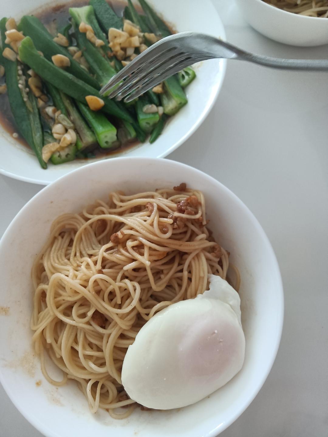 十分钟做好一盘肉酱拌面，太好吃了😋