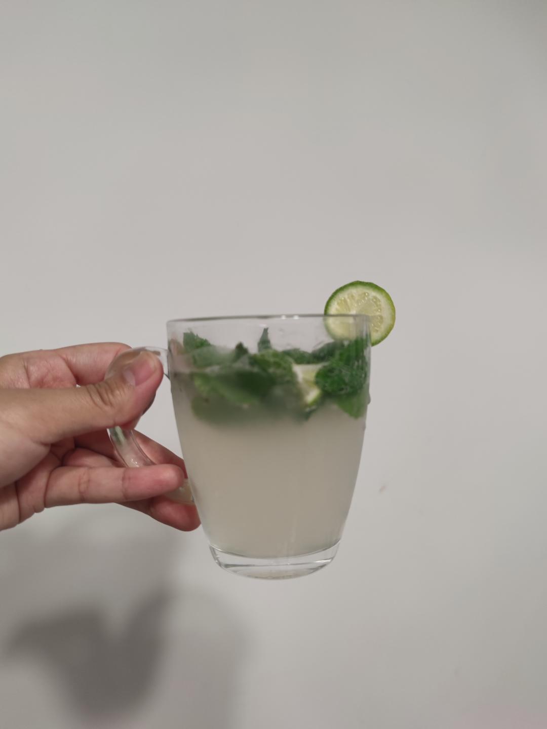 夏天别喝奶茶了，不增肥的冰饮莫吉托（无酒精版）