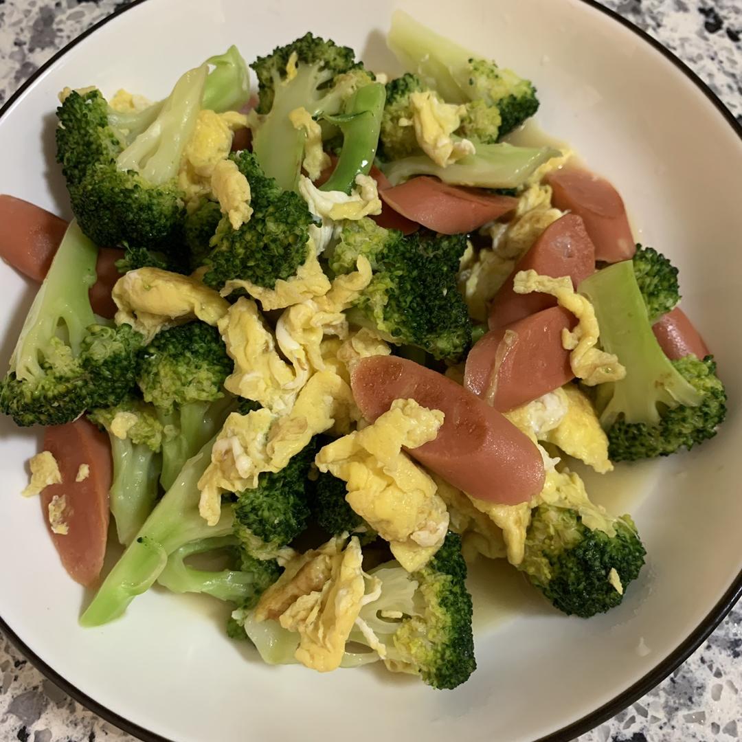 {☀快手晚餐☀}火腿肠滑蛋西兰花