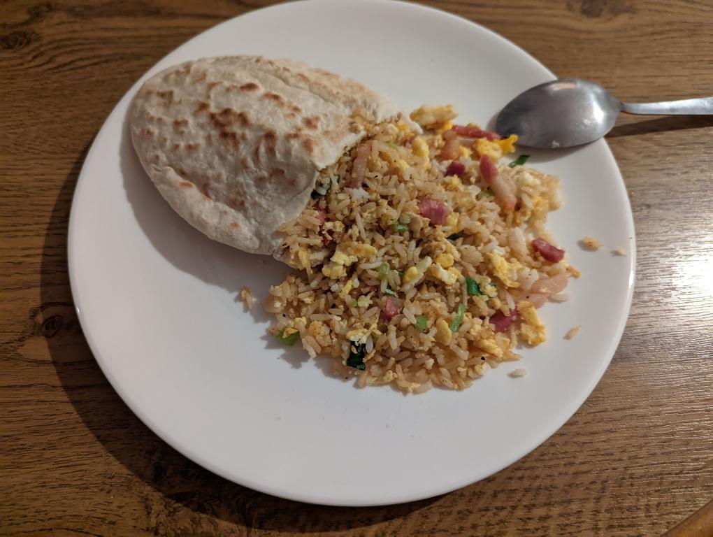 鸡蛋炒饭灌饼的做法