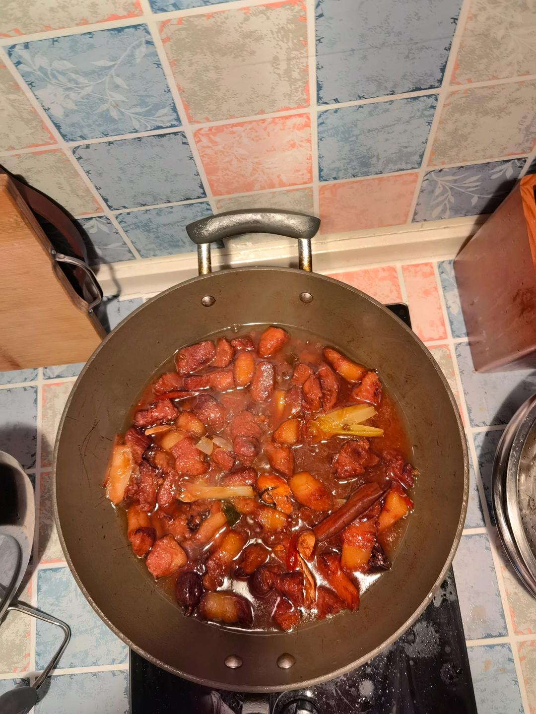 加了鹌鹑蛋后，这盘红烧肉，美味的逆天啦——鹌鹑蛋烧肉（孔瑶食谱）
