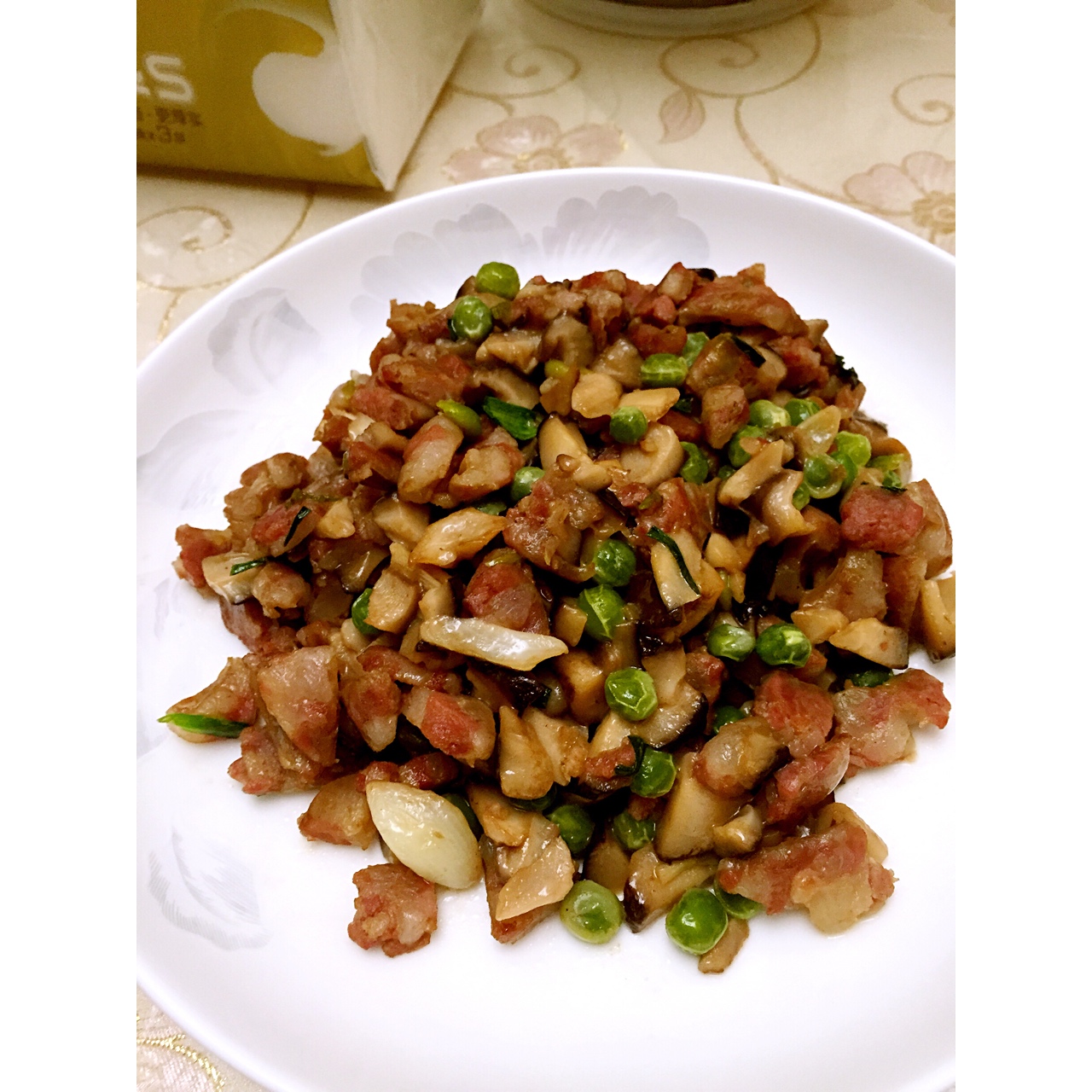 腊肠香菇炒豌豆