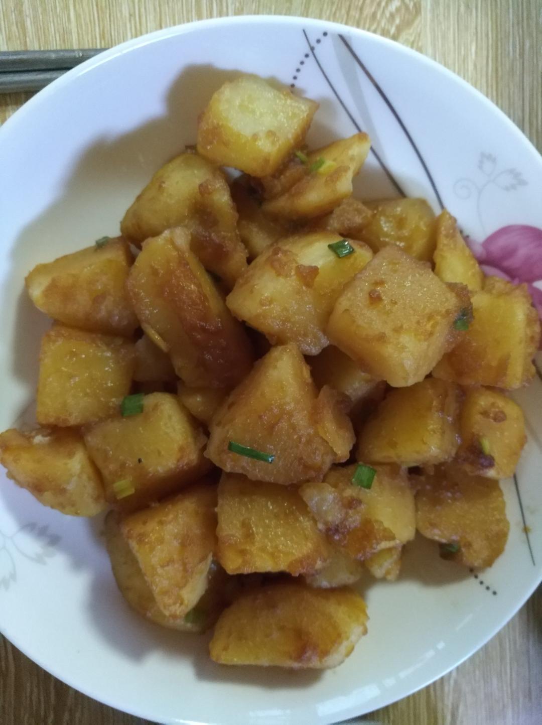 小护学做饭做的红烧土豆