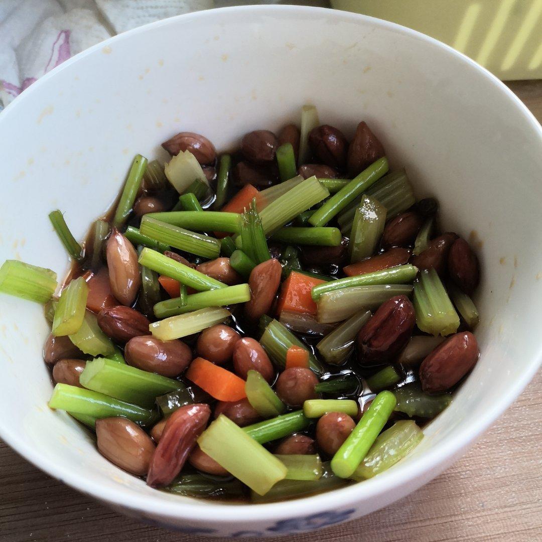 凉拌芹菜花生米胡萝卜