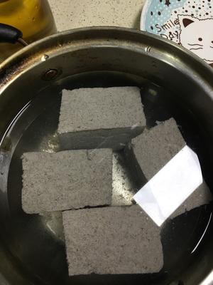 自制黑豆腐（石膏版本）的做法 步骤13