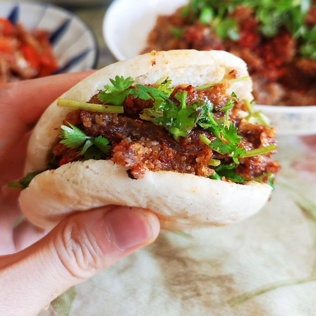 雷斯斯做的乐山小吃—粉蒸牛肉夹饼