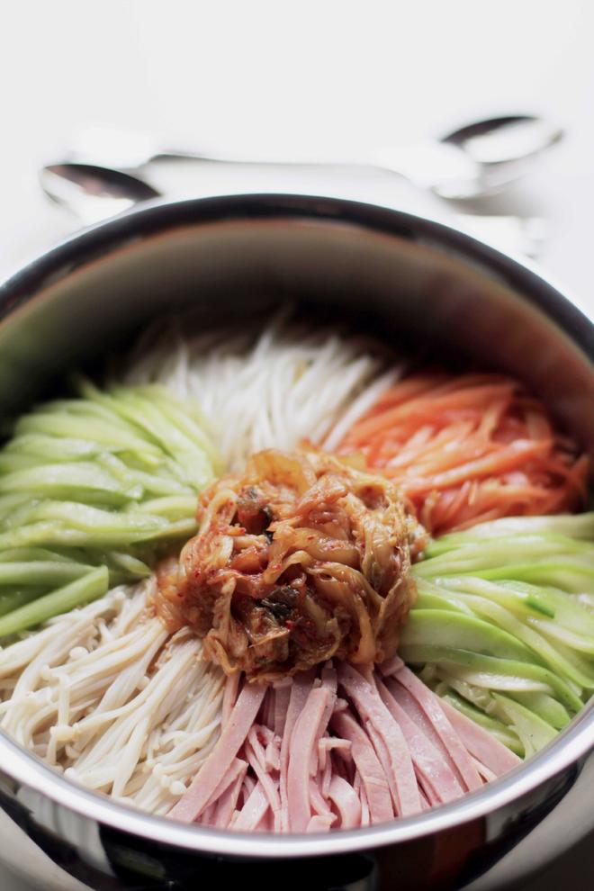 韩式泡菜拌饭的做法
