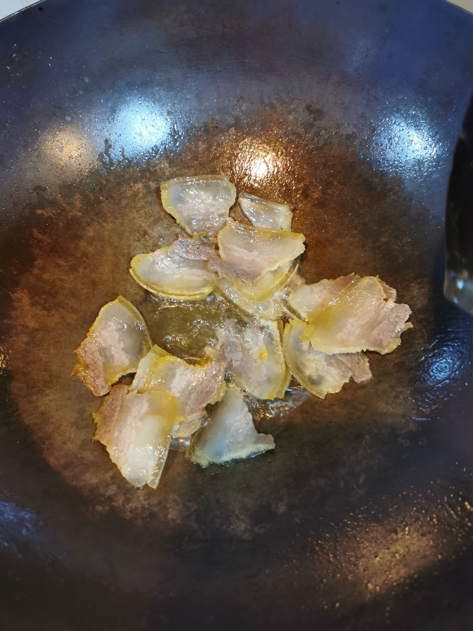 手撕杏鲍菇炒五花肉，超好吃呦的做法 步骤5