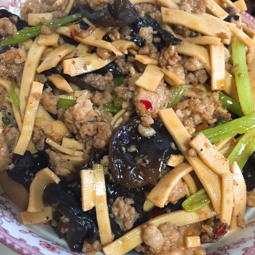 芹菜千张肉丝