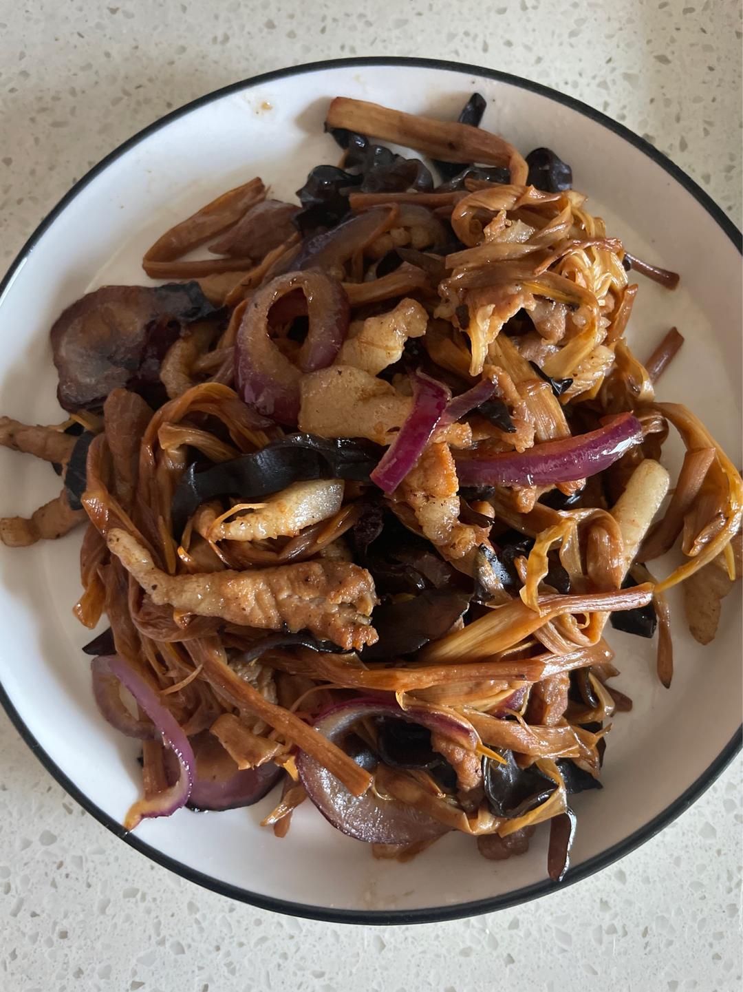 黄花菜木耳炒肉丝