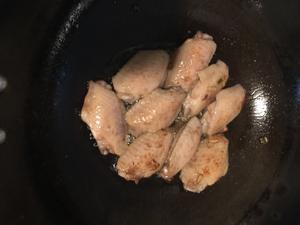 巨下饭的鲜虾鸡翅玉米煲的做法 步骤5
