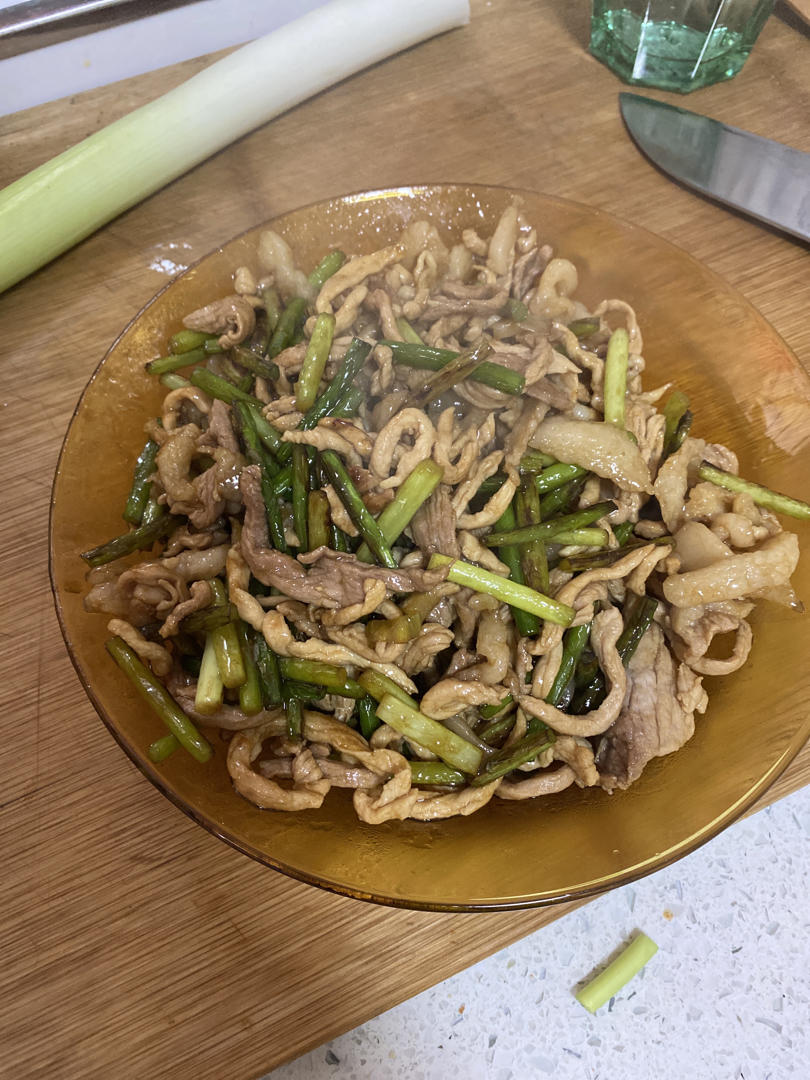 家常菜蒜苗炒肉