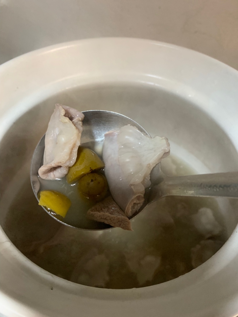粉肠瘦肉橄榄汤的做法