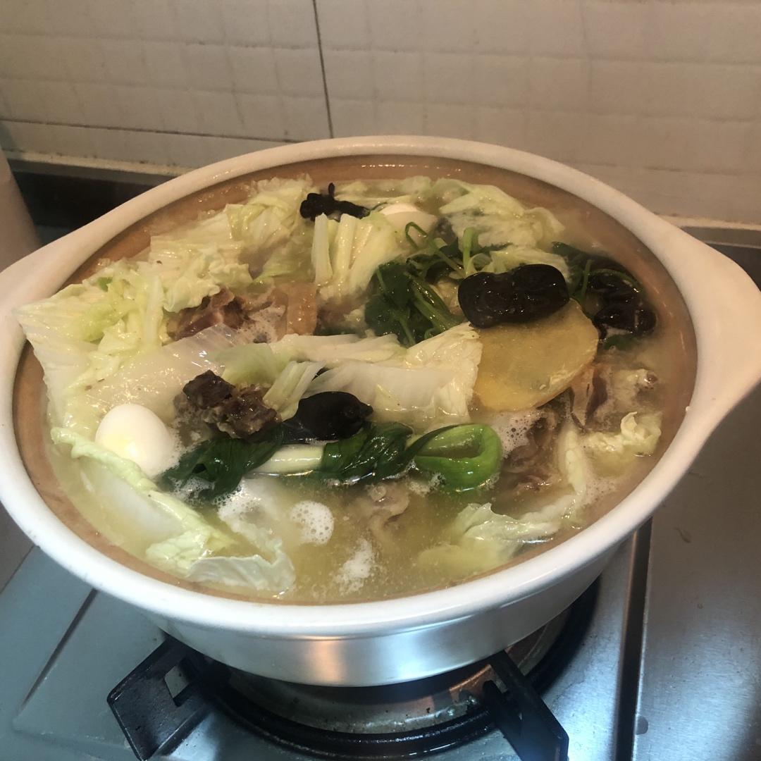 特色砂锅咸鸭汤