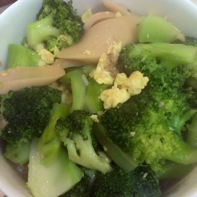 {☀快手晚餐☀}火腿肠滑蛋西兰花